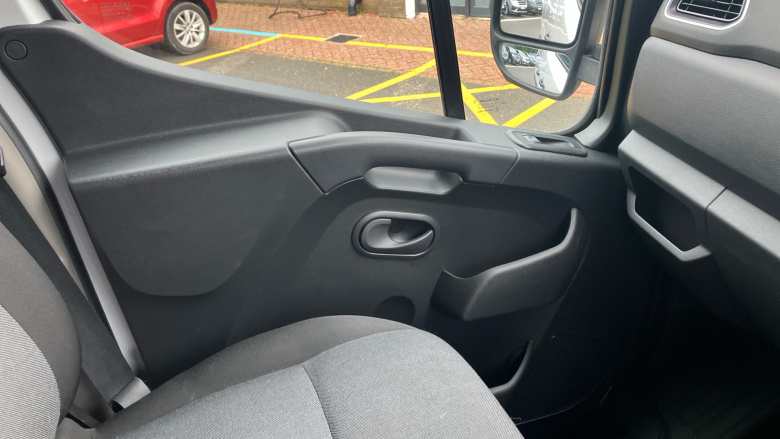 Renault Master Mwb Diesel Fwd MM35dCi 135 Business+ Medium Roof Van